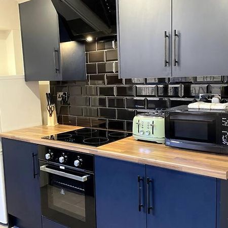 Central Area Terraced House With Private Hot Tub Lincoln Bagian luar foto