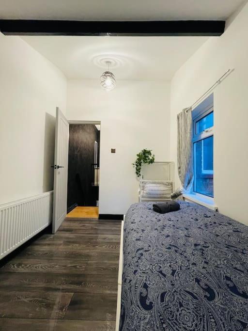 Central Area Terraced House With Private Hot Tub Lincoln Bagian luar foto