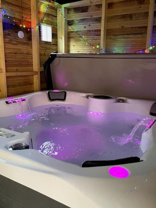 Central Area Terraced House With Private Hot Tub Lincoln Bagian luar foto