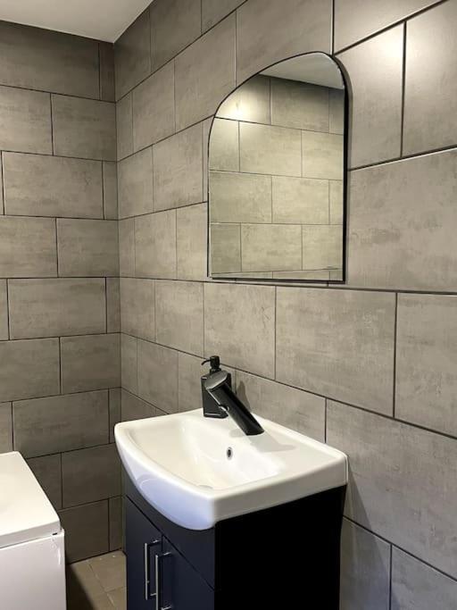 Central Area Terraced House With Private Hot Tub Lincoln Bagian luar foto