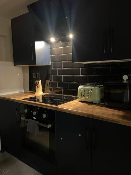 Central Area Terraced House With Private Hot Tub Lincoln Bagian luar foto