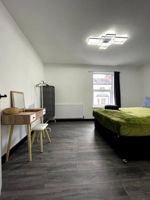 Central Area Terraced House With Private Hot Tub Lincoln Bagian luar foto